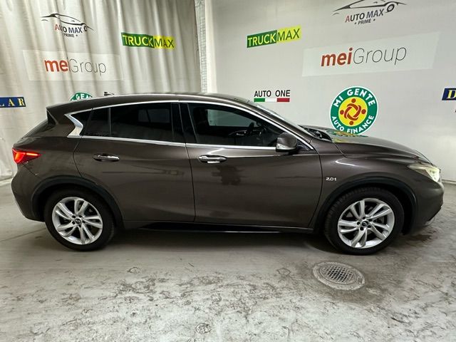 2017 Infiniti QX30 Base