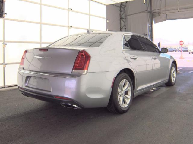 2016 Chrysler 300 Limited's photo
