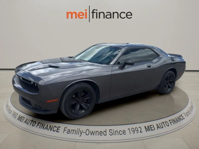 2017 Dodge Challenger SXT's photo